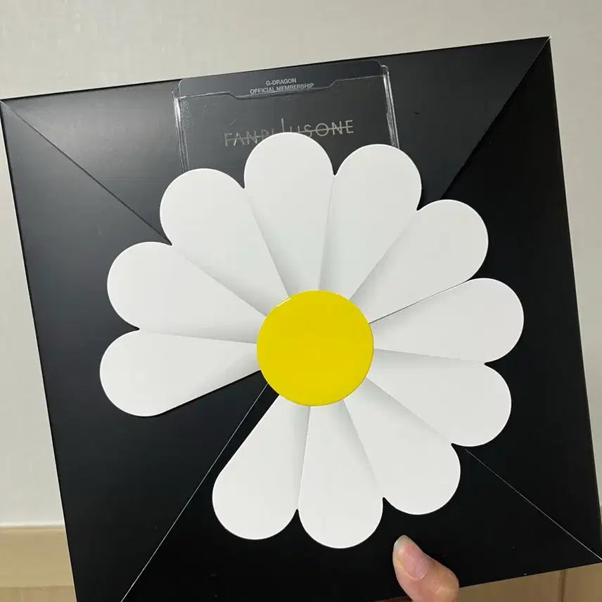 [BUNJANG] G-Dragon 1st Fam Kit Petals of Love Version / 1ST FAMKIT LOVE VER