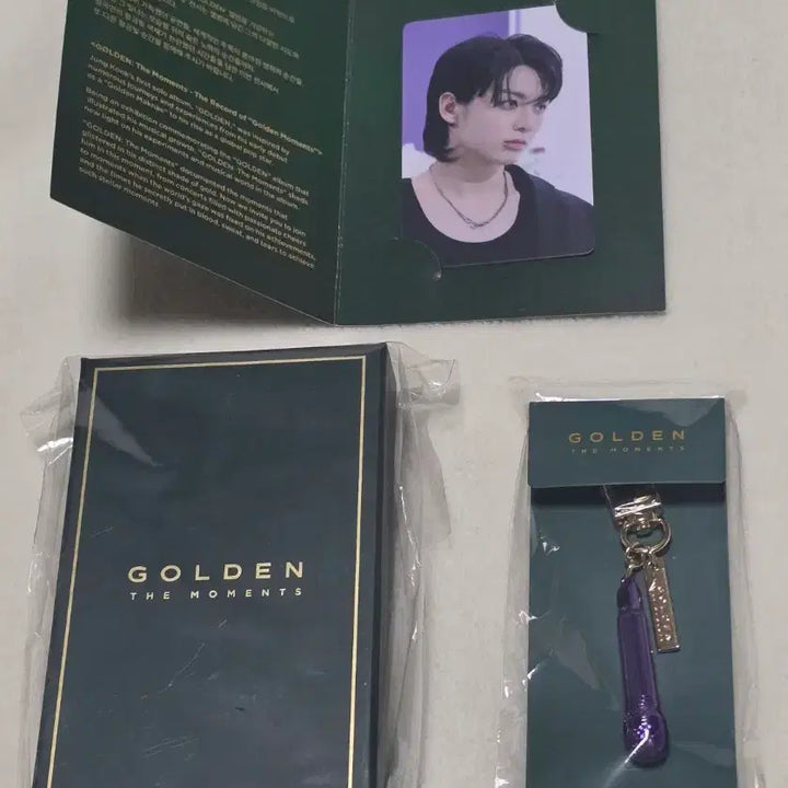 [BUNJANG] BTS Jungkook Golden Necklace, Mic Keychain, Exhibition Entrance Benefit Bundle Set / 정국 골든 목걸이 + 마이크키링 + 전시회 포카*일괄판매*