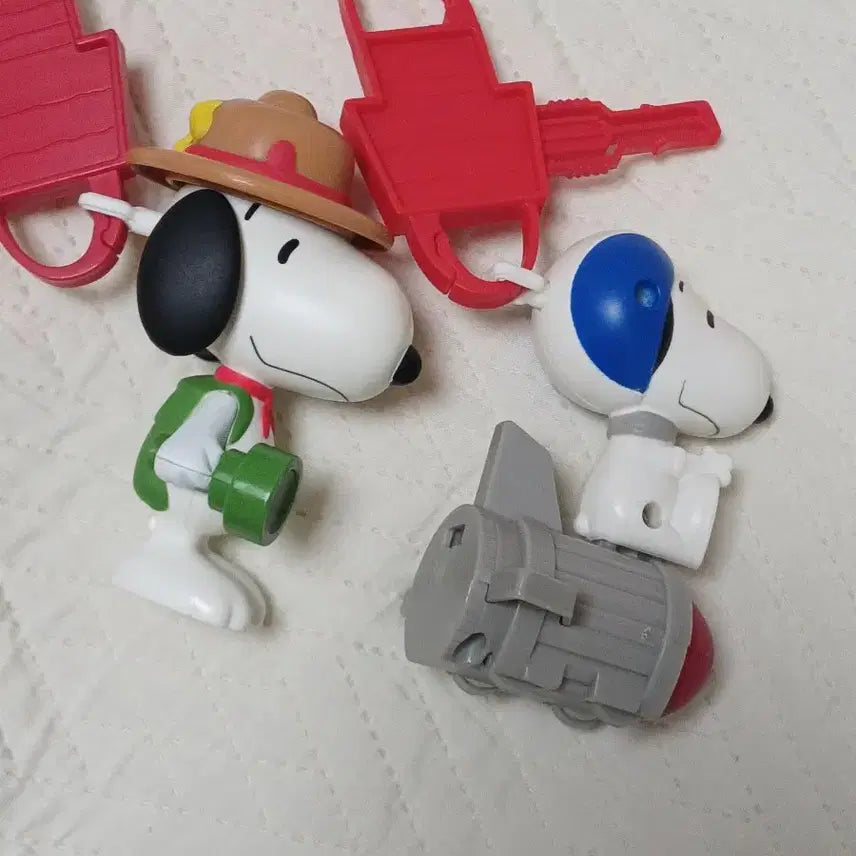 [BUNJANG] Snoopy Happy Meal Figures Set (2 Types) / 스누피 해피밀 피규어 2종 세트