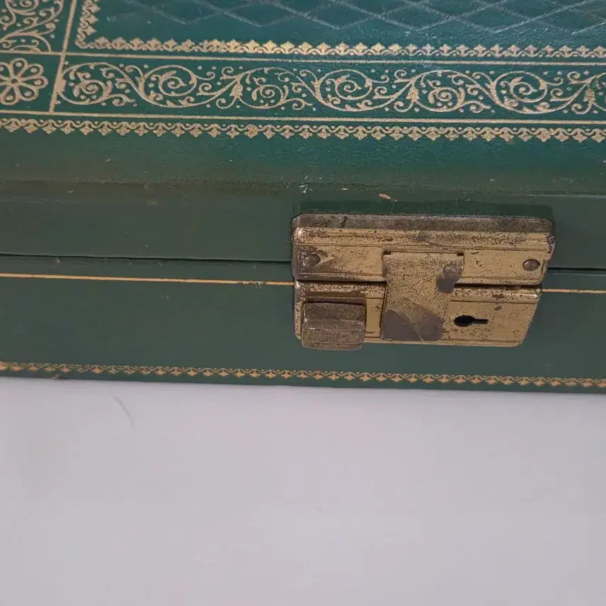 [BUNJANG] Vintage Leather Box with Gold Embellishments / 빈티지 가죽항
