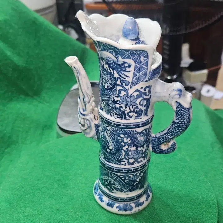 [BUNJANG] Antique Large Blue-and-White Porcelain Dragon Ewer and Inkstone / 엔틱 대형 청화백자 용무늬 주전자 겸 연적 (소장용/인테리어)
