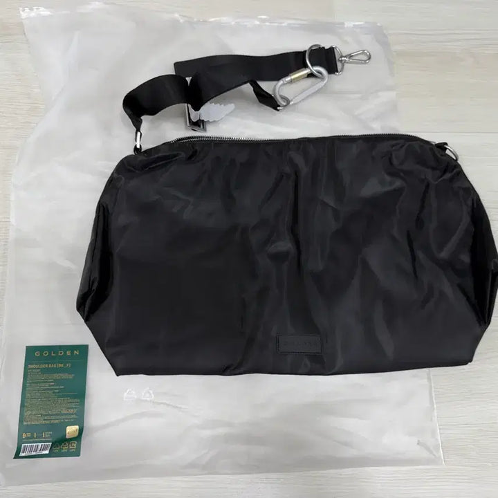 [BUNJANG] BTS Jungkook Golden Shoulder Bag / BTS 정국 GOLDEN 굿즈 숄더백(포카비닐포장없음)