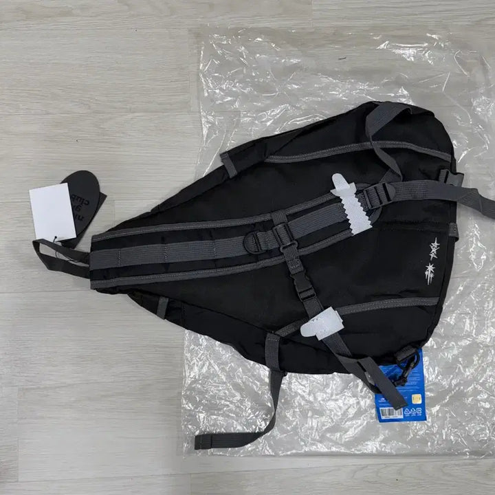 [BUNJANG] TXT x NICEGHOSTCLUB Collaboration Sling Bag / 투모로우바이투게더 x 나이스고스트클럽 슬링백