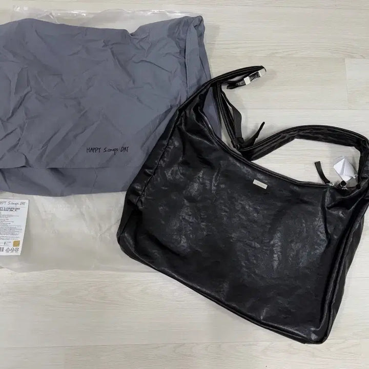 [BUNJANG] SEVENTEEN S.COUPS Birthday Leather Crossbody Bag / 세븐틴 에스쿱스 생일 기념 가죽 크로스백