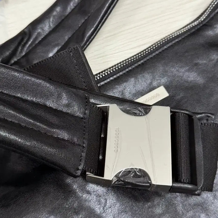[BUNJANG] SEVENTEEN S.COUPS Birthday Leather Crossbody Bag / 세븐틴 에스쿱스 생일 기념 가죽 크로스백