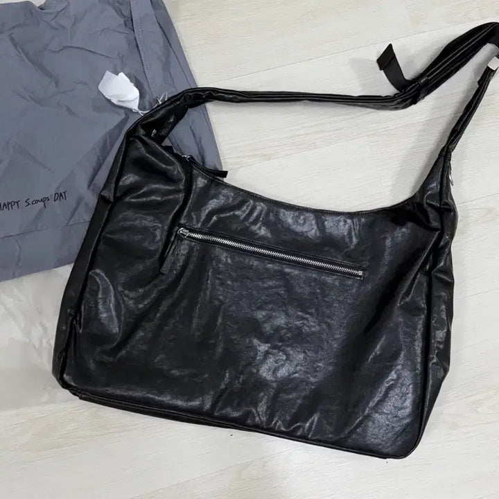 [BUNJANG] SEVENTEEN S.COUPS Birthday Leather Crossbody Bag / 세븐틴 에스쿱스 생일 기념 가죽 크로스백