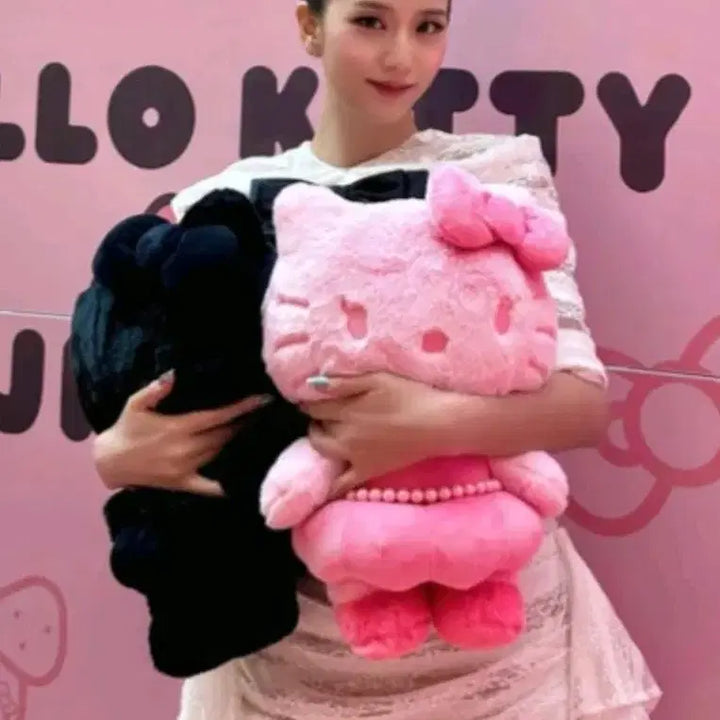 [BUNJANG] Sanrio Hello Kitty x Jisoo 40cm Black Doll / 크림정품 새상품) 헬로키티 X 지수 40cm 블랙인형굿즈