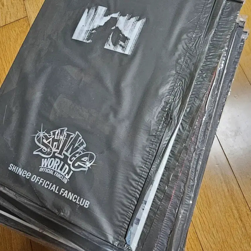 [BUNJANG] SHINee Seek and Chic Japanese Fanclub Magazine Bundle Set (Volumes 1-17, Sealed) / 샤이니 seek 시크 1-17 미개봉 일괄 일본 팬클럽 회지