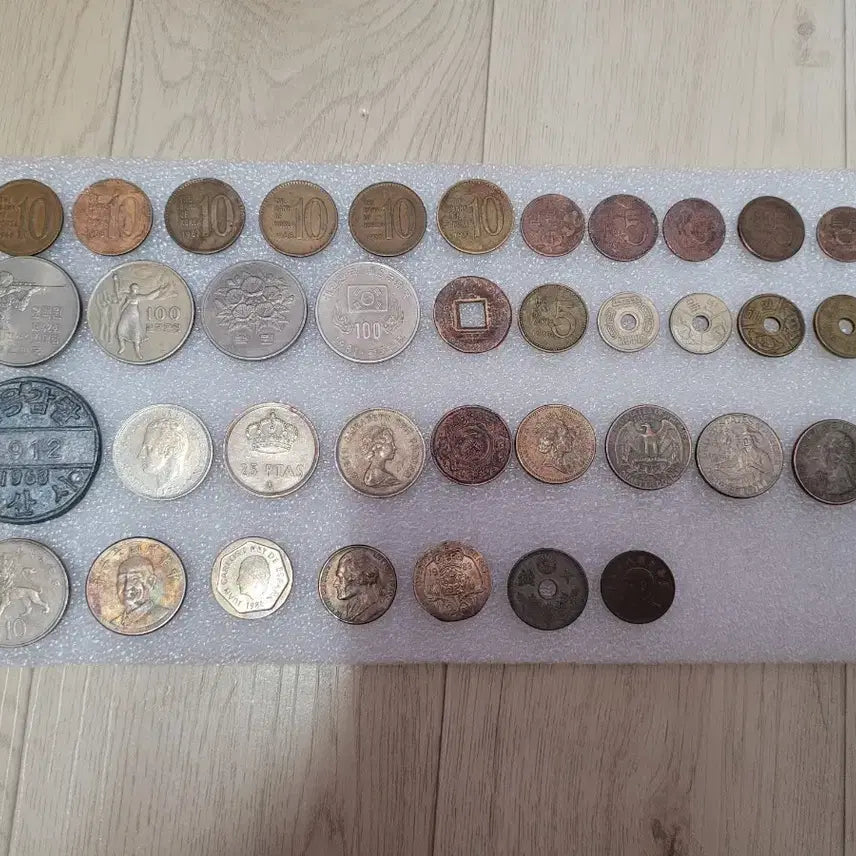 [BUNJANG] Mixed Coin and Banknote Collection / 한국+외국 주화모음. +지페.(수집용).