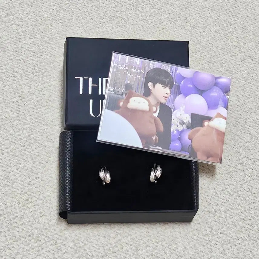 [BUNJANG] BTS Jimin Exhibition Limited FACE Earrings + Photocard / BTS 방탄 지민 전시회 한정 FACE 귀걸이+포카