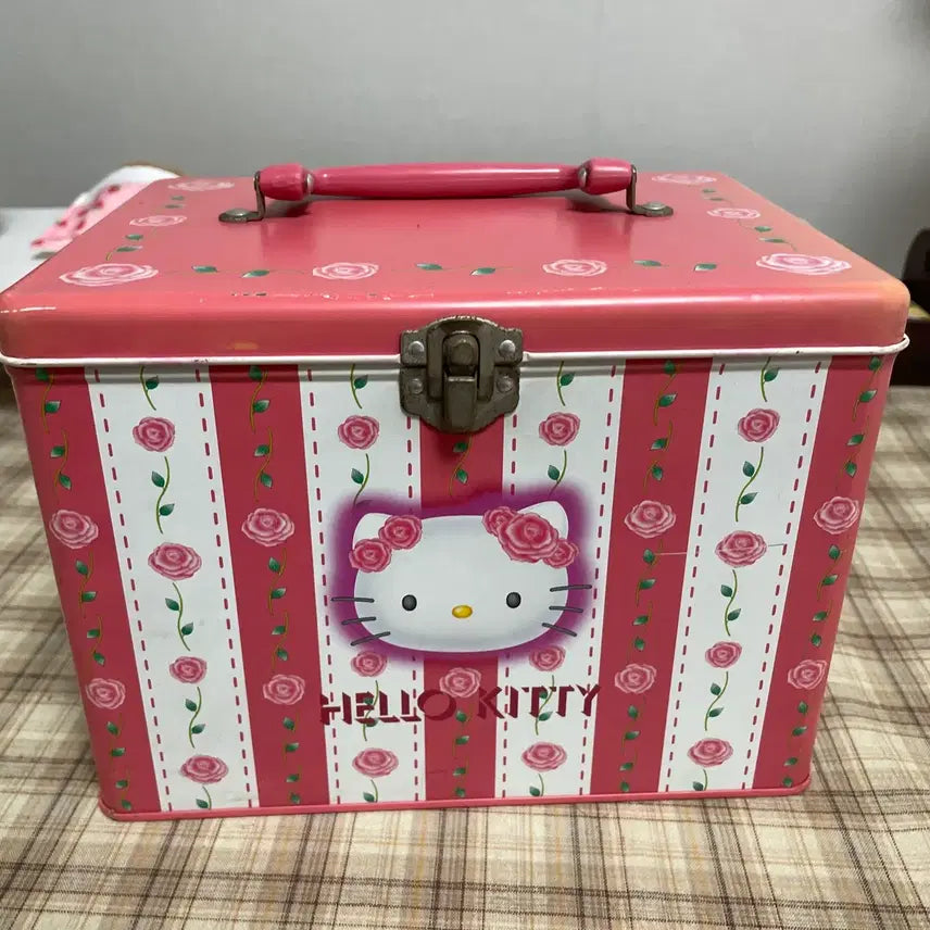 [BUNJANG] 2000s Rose Hello Kitty Tin Storage Box / (2000년 고전) 키티 철제 보관함 장미 로즈 틴케이스