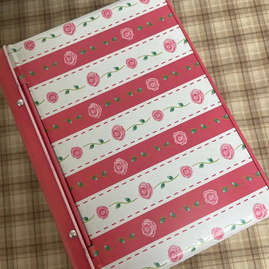 [BUNJANG] 2000s Rose Hello Kitty Tin Storage Box / (2000년 고전) 키티 철제 보관함 장미 로즈 틴케이스