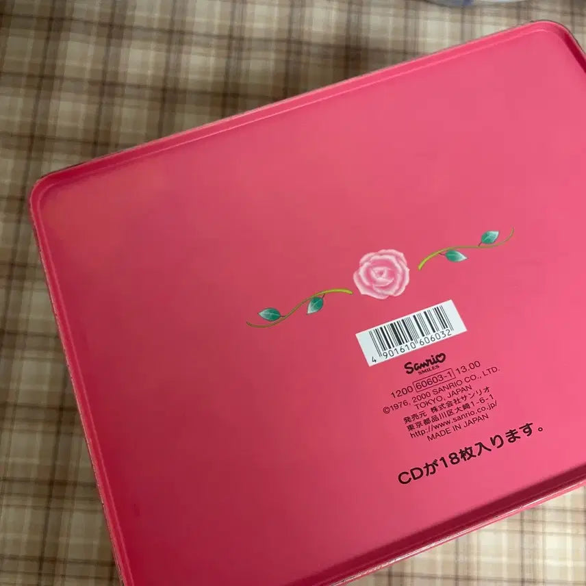 [BUNJANG] 2000s Rose Hello Kitty Tin Storage Box / 2000 고전 장미 키티 철제 보관함 틴케이스
