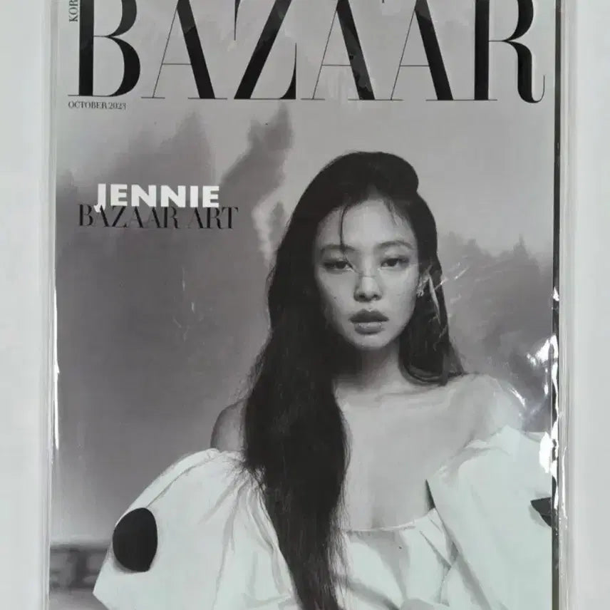 [BUNJANG] BLACKPINK Jennie BAZAAR Magazine October 2023 / 블랙핑크 제니 BAZAAR 바자 잡지 2023.10