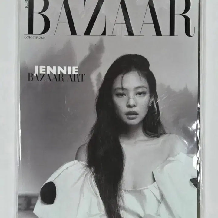 [BUNJANG] BLACKPINK Jennie BAZAAR Magazine October 2023 / 블랙핑크 제니 BAZAAR 바자 잡지 2023.10