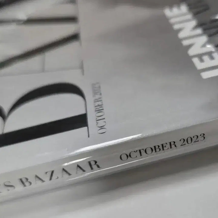 [BUNJANG] BLACKPINK Jennie BAZAAR Magazine October 2023 / 블랙핑크 제니 BAZAAR 바자 잡지 2023.10
