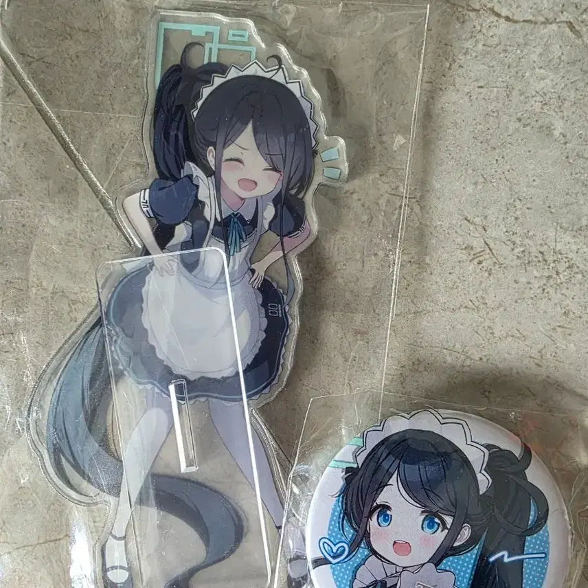 [BUNJANG] Blue Archive Aris Acrylic Stand &amp; Can Badge Set / 블루아카이브  아리스 굿즈 팝니다