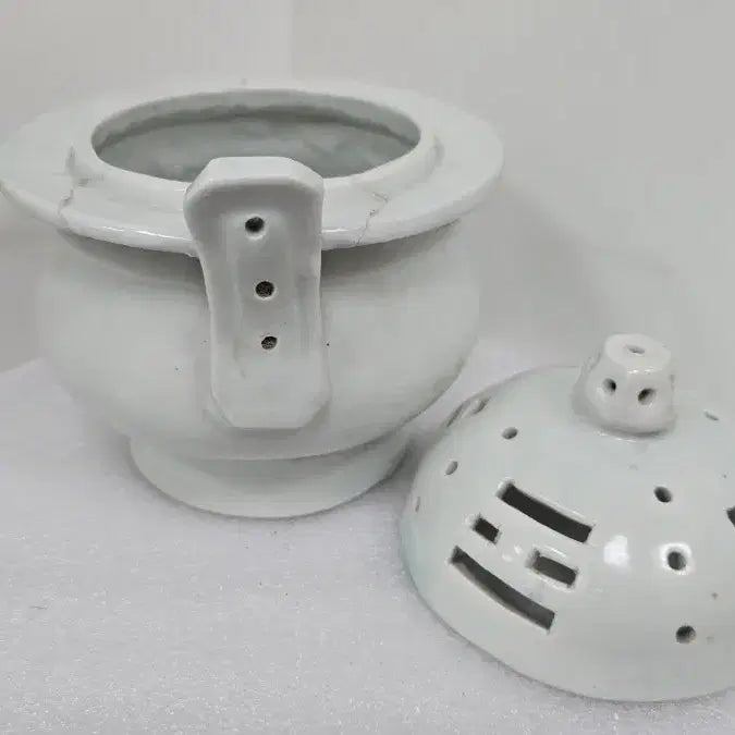 [BUNJANG] Joseon Dynasty White Porcelain Openwork Incense Burner / 골동품 백자 투각향로