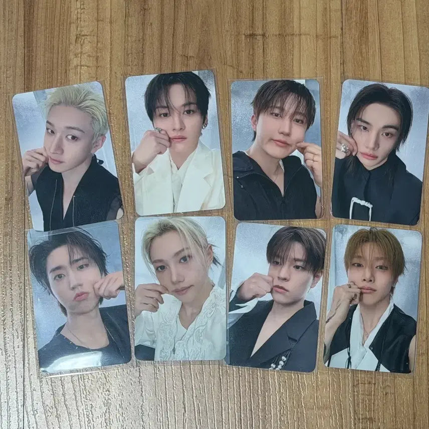 [BUNJANG] Stray Kids SKZOO LEENOW Concert Online MD Photocard Bundle Set / 8장) 스트레이키즈 스키즈 런잇 콘서트 온라인 엠디 4만원 특전 포카