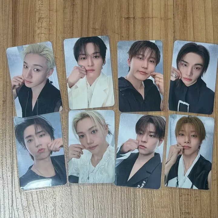 [BUNJANG] Stray Kids SKZOO LEENOW Concert Online MD Photocard Bundle Set / 8장) 스트레이키즈 스키즈 런잇 콘서트 온라인 엠디 4만원 특전 포카
