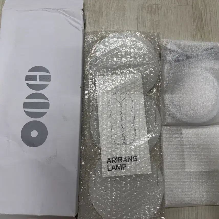 [BUNJANG] BTS Arirang Folding Lamp White / BTS 아리랑 폴딩 램프 화이트