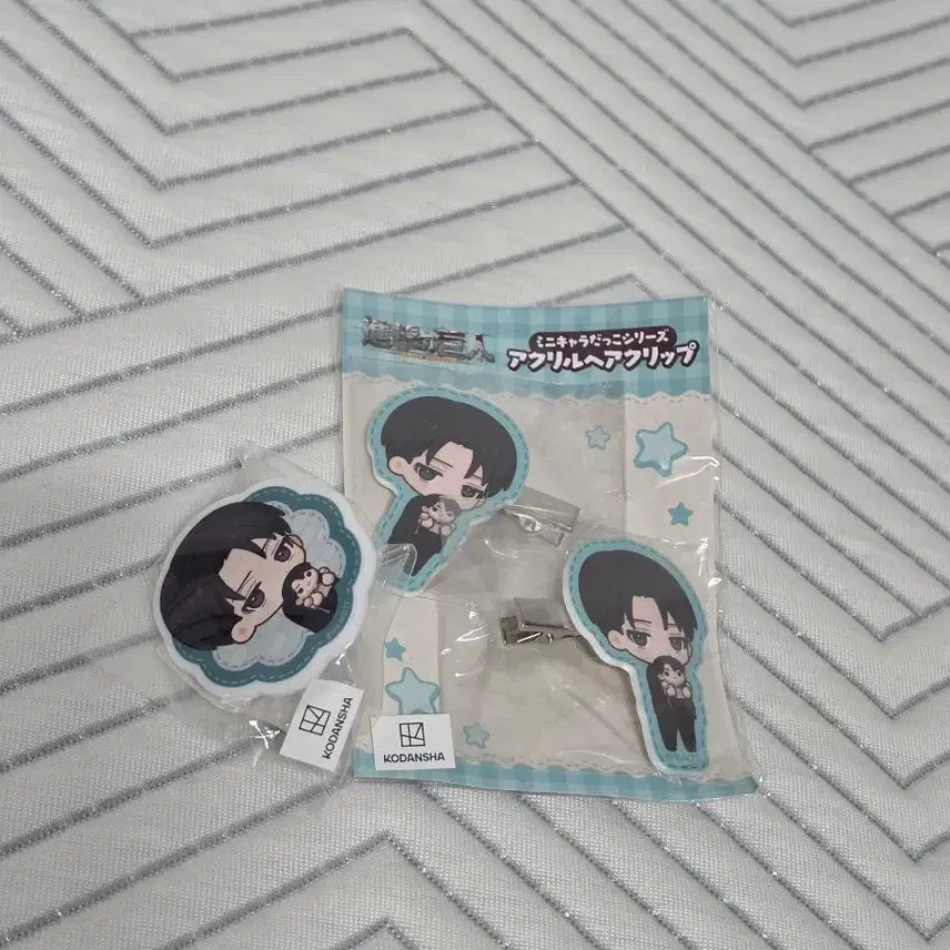 [BUNJANG] Attack on Titan Levi Acrylic Hair Clip &amp; Ring Bundle Set (Sealed) / [미개봉] 진격의 거인 리바이 아크릴 헤어 클립, 링 일괄
