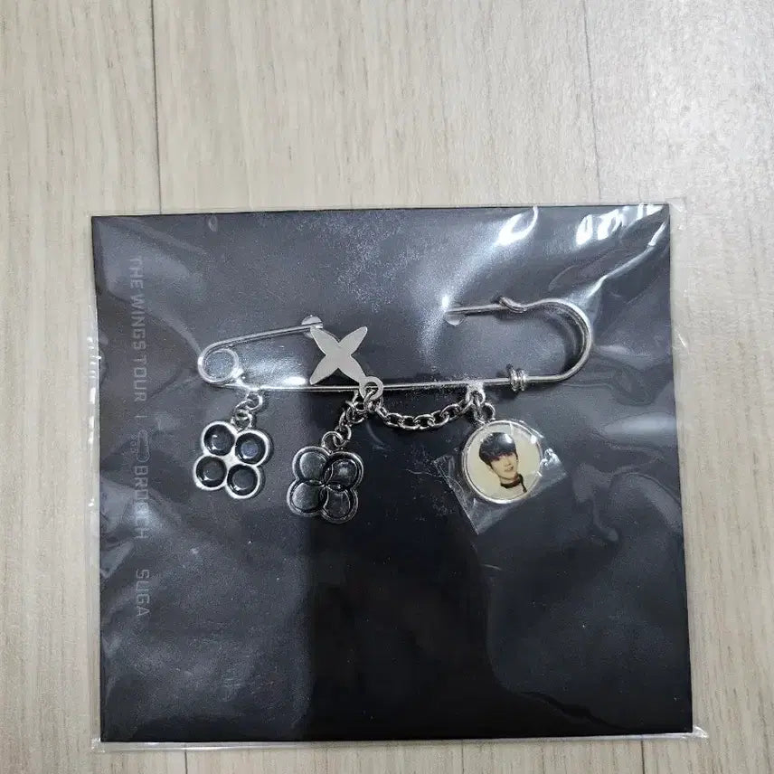 [BUNJANG] BTS Suga Wings Tour Japan Exclusive Brooch / 방탄소년단 슈가 브로치 윙즈 투어 일콘한정