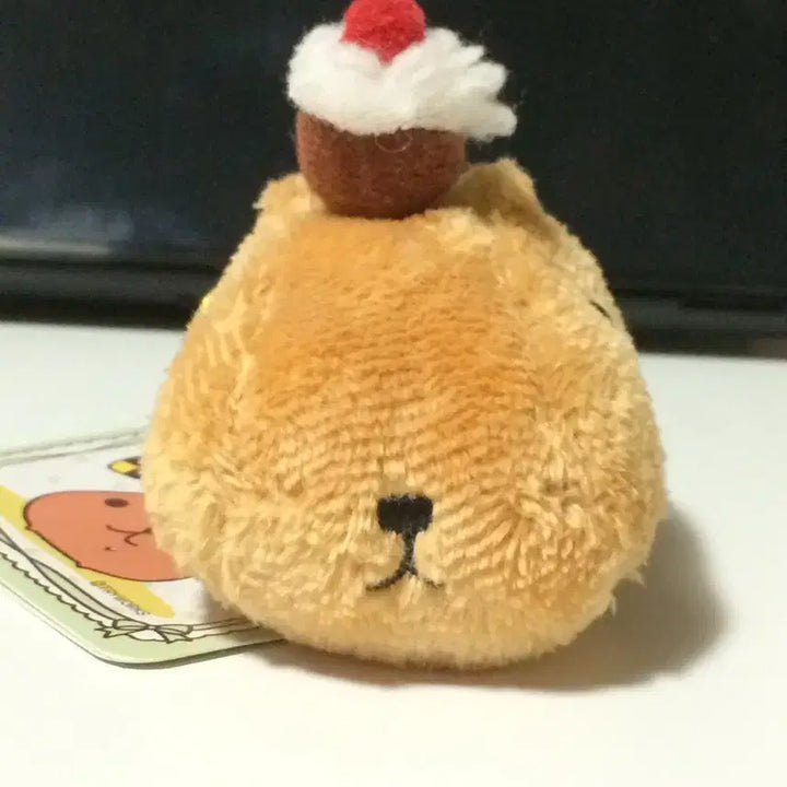 [BUNJANG] Capybara Cupcake Wobbly Mascot Doll / 카피바라상 컵케이크 마스코트 덜덜이 인형
