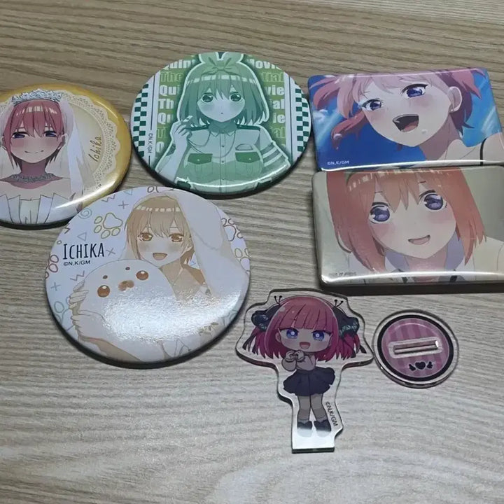 [BUNJANG] The Quintessential Quintuplets Nino Ichika Itsuki Badge / 오등분의 신부 배송비만 내고 가져가실 분 니노 이치카 이츠키
