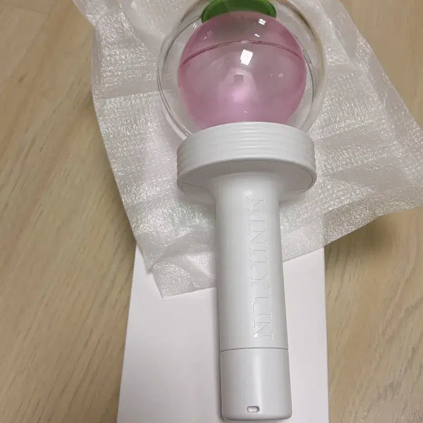 [BUNJANG] Hwang Min Hyun Official Light Stick (Hwangdo Bong) / 황민현 응원봉 (황도봉)