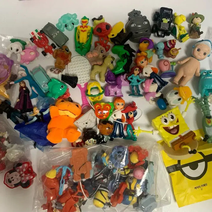 [BUNJANG] Kinder Joy Assorted Figurines Bundle Set / 킨더조이 뽑기 잡동사니 피규어 일괄판매
