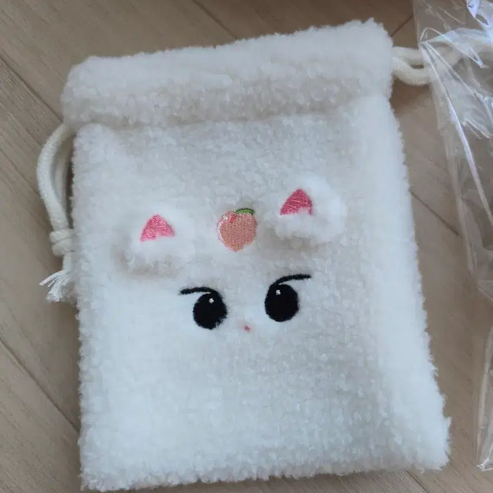 [BUNJANG] Hwang Minhyun Hwangbbonyang Cushion Pouch Memo Pad Removable Sticker Bundle Set / 황민현 황뽀냥 쿠션 파우치 떡메모지 리무버블스티커 일괄