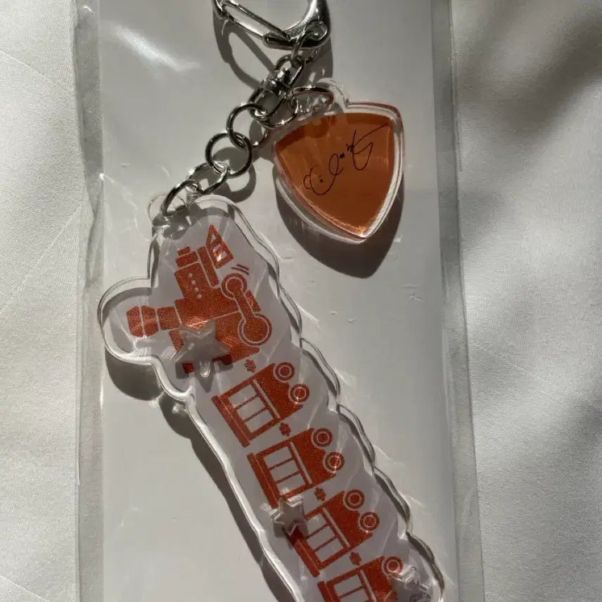 [BUNJANG] SHIBUYA TOWER RECORDS POP-UP LUCY Yechan Acrylic Keyring (Sealed) / 시부야 타워 레코드 팝업 - 루시 예찬 아크릴 키링 (미개봉)