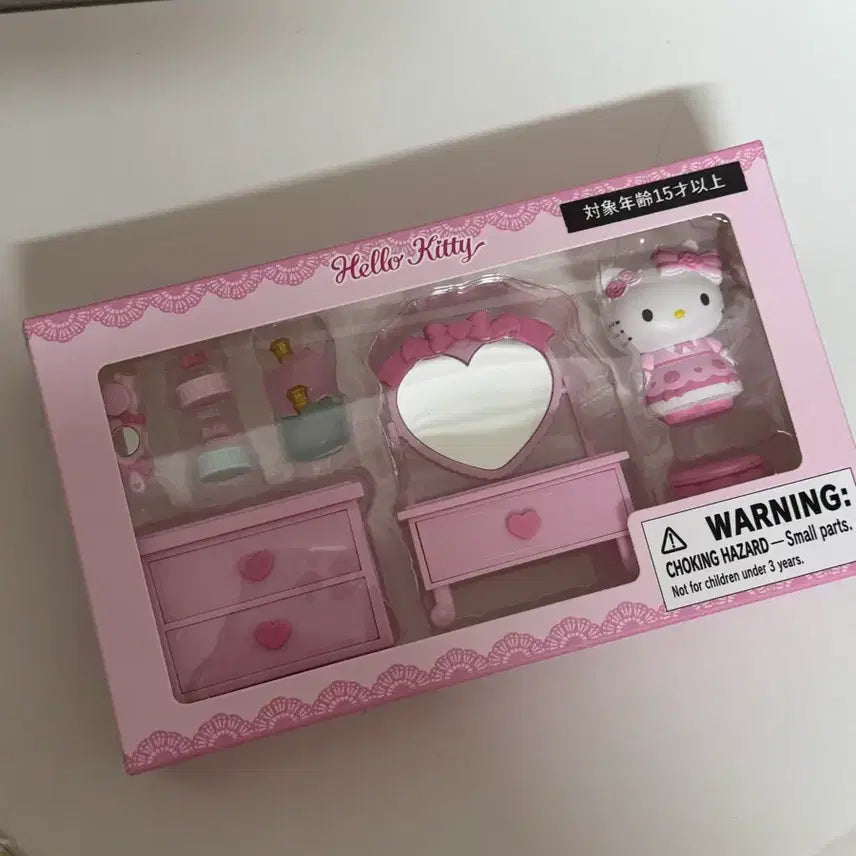 [BUNJANG] Sanrio Doll &amp; Dresser Miniature Figure Playset / 산리오 돌 &amp; 드레서 미니어쳐 피규어 화장품 화장대 인형놀이 세트 헬로키티
