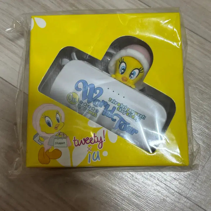 [BUNJANG] IU Tweety 3000mAh Portable Charger / [새상품] 아이유 트위티 보조배터리