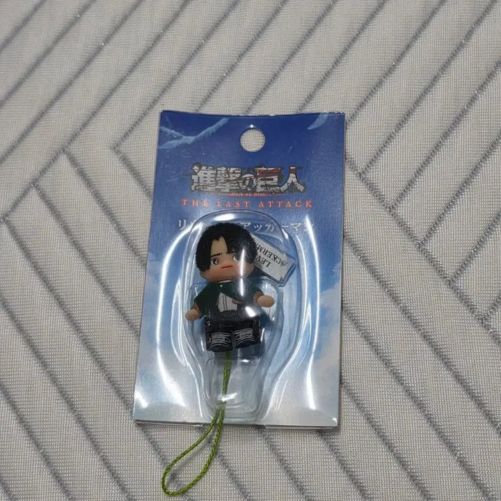 [BUNJANG] Attack on Titan Levi Q-pit Strap Keychain (Sealed) / [미개봉] 진격의 거인 리바이 큐피스트랩 키링 정품