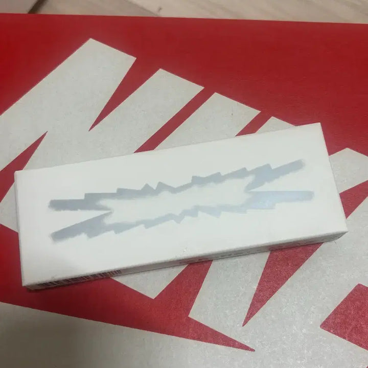 [BUNJANG] LE SSERAFIM Boom Palah Goods Carabiner (New) / 르세라핌 붐팔라 굿즈 카라비너[새상품]