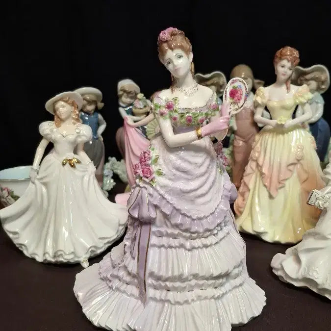 [BUNJANG] Royal Worcester "A Royal Presentation" Figurine by John Bromley (1995) / 로얄 우스터 "A Royal Presentation" 피겨린