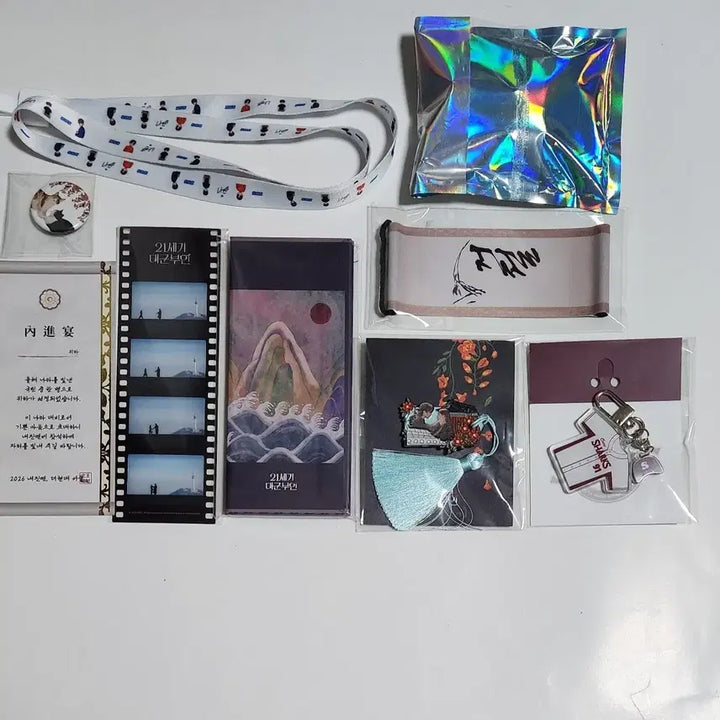 [BUNJANG] Byun Woo Seok 21st Century Lord Official Goods Set / 21세기대군부인 변우석 이안대군 유니폼키링 담벼락뱃지커플폴딩스탠드 거절