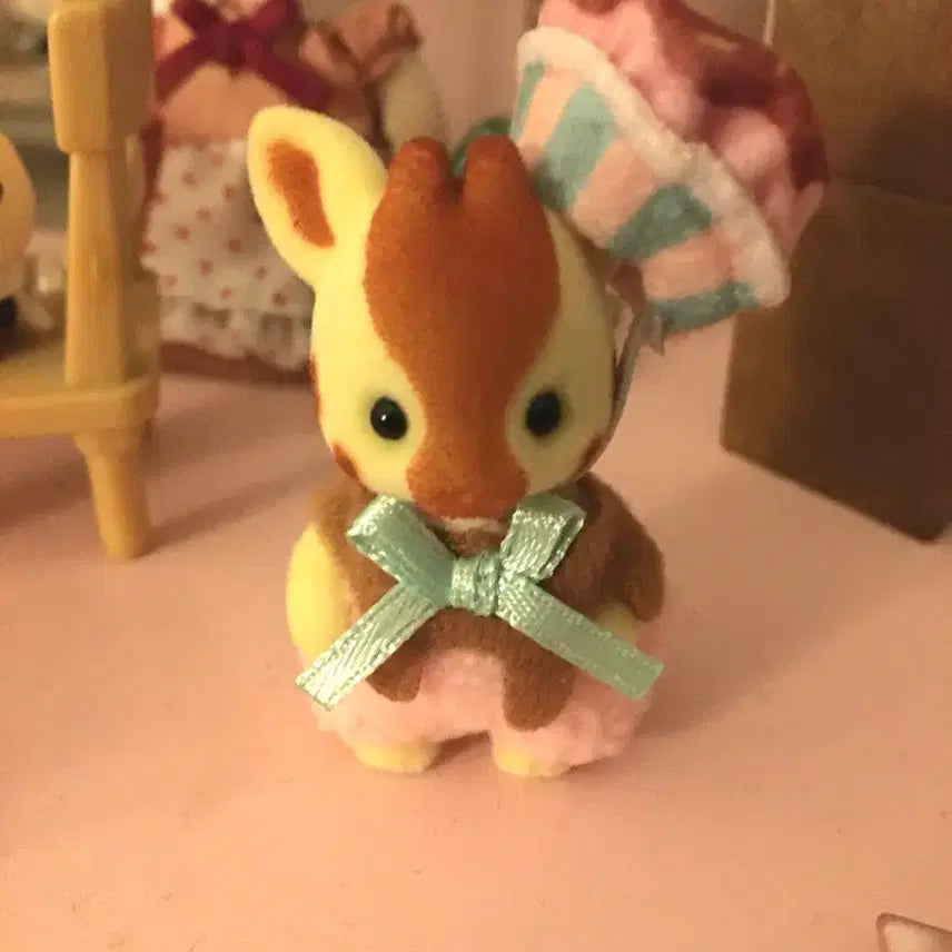 [BUNJANG] Sylvanian Families Kirakira Kuji G Prize Giraffe Cupcake Blind Bag (Sealed) / 미개봉 실바니안 키라키라 쿠지 g상 기린 컵케이크 블라인드백
