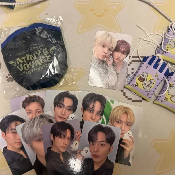 [BUNJANG] ATEEZ Fan Meeting Lucky Draw Sailor Gift Omamori Bundle Set + Check-in Gift + Hwajeu Unit Photocard + ATINY Zone / 에이티즈 팬미팅 럭드 유닛포카 세일러 기프트 오마모리 일괄 우산 제외 오마모리 풀세트 + 사첵 기프트 + 호화즈 유닛포카 + 에이티니존