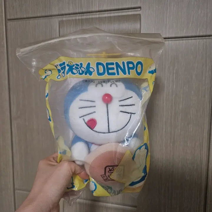 [BUNJANG] Classic Doraemon Dorayaki Plush Doll / 헬리콥터 고전 도라에몽 도라야끼 인형