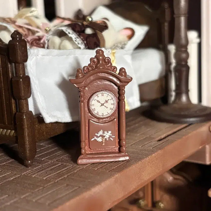 [BUNJANG] Antique Brown Table Clock for Dollhouse / 인형의 집 소품 갈색 엔틱 탁상 시계