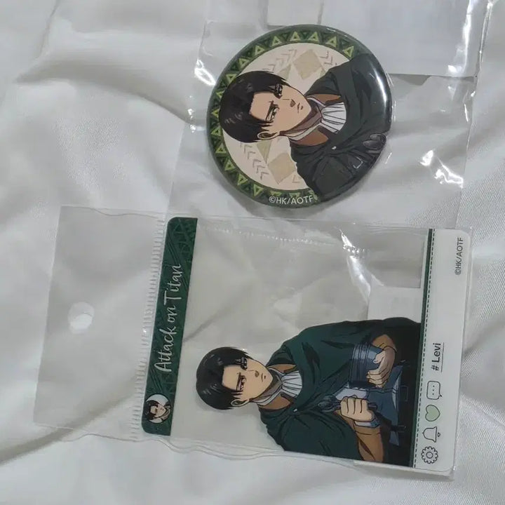 [BUNJANG] Attack on Titan Levi Acril Standee / [미개봉]진격의 거인 리바이 스프 아크릴+투명포카+캔뱃지 일괄