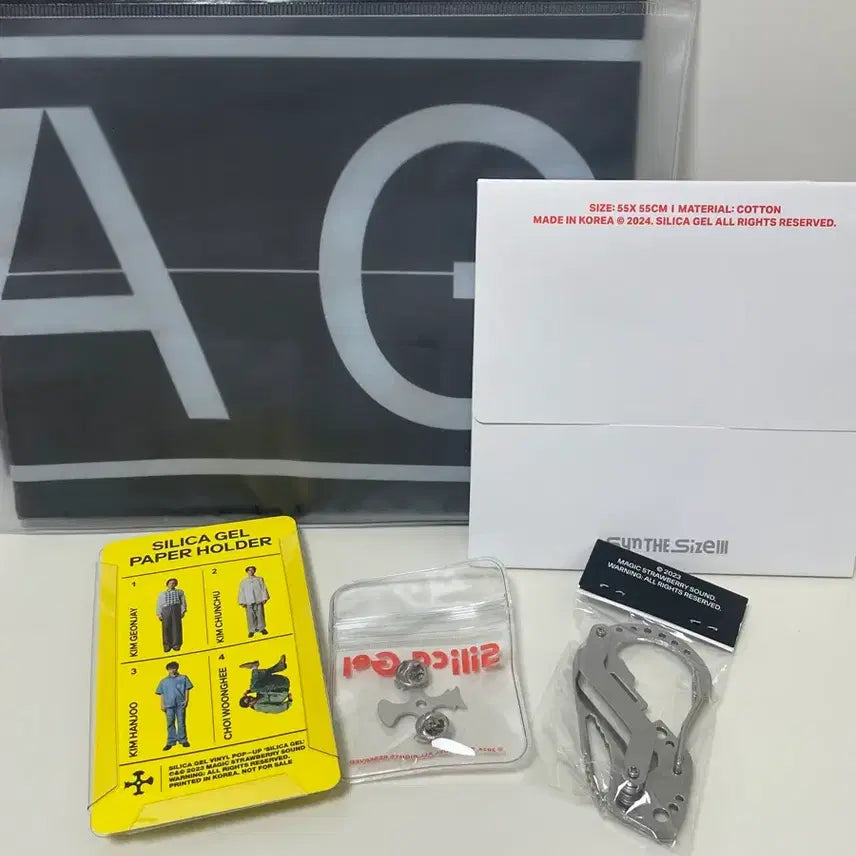 [BUNJANG] Silica Gel Cheer Kit, Carabiner, Badge, Bandana Bundle Set / 실리카겔 굿즈 일괄 (치어링 키트, 카라비너, 뱃지, 반다나)
