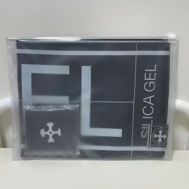 [BUNJANG] Silica Gel Cheer Kit, Carabiner, Badge, Bandana Bundle Set / 실리카겔 굿즈 일괄 (치어링 키트, 카라비너, 뱃지, 반다나)