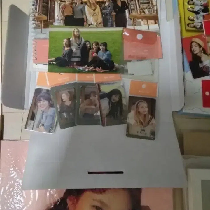 [BUNJANG] Red Velvet Limited Edition Transportation Card &amp; Goods Set (Swiss ver. + Power Up ver.) / 레드벨벳 한정판 교통카드 + 굿즈 세트 (스위스 ver + 파워업 ver)