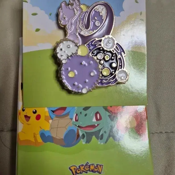 [BUNJANG] Isak Toast x Pokémon Mewtwo Badge / 이삭토스트 포켓몬 뱃지 뮤츠