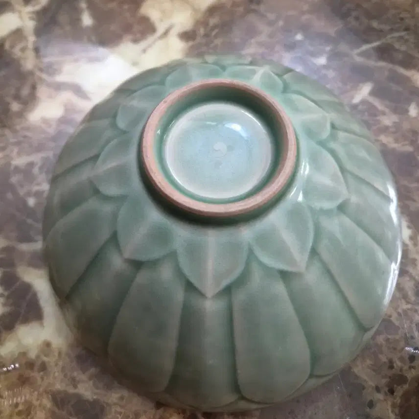 [BUNJANG] Celadon Matcha Tea Bowl with Floral Motif / 말차 다완(지름21,5)