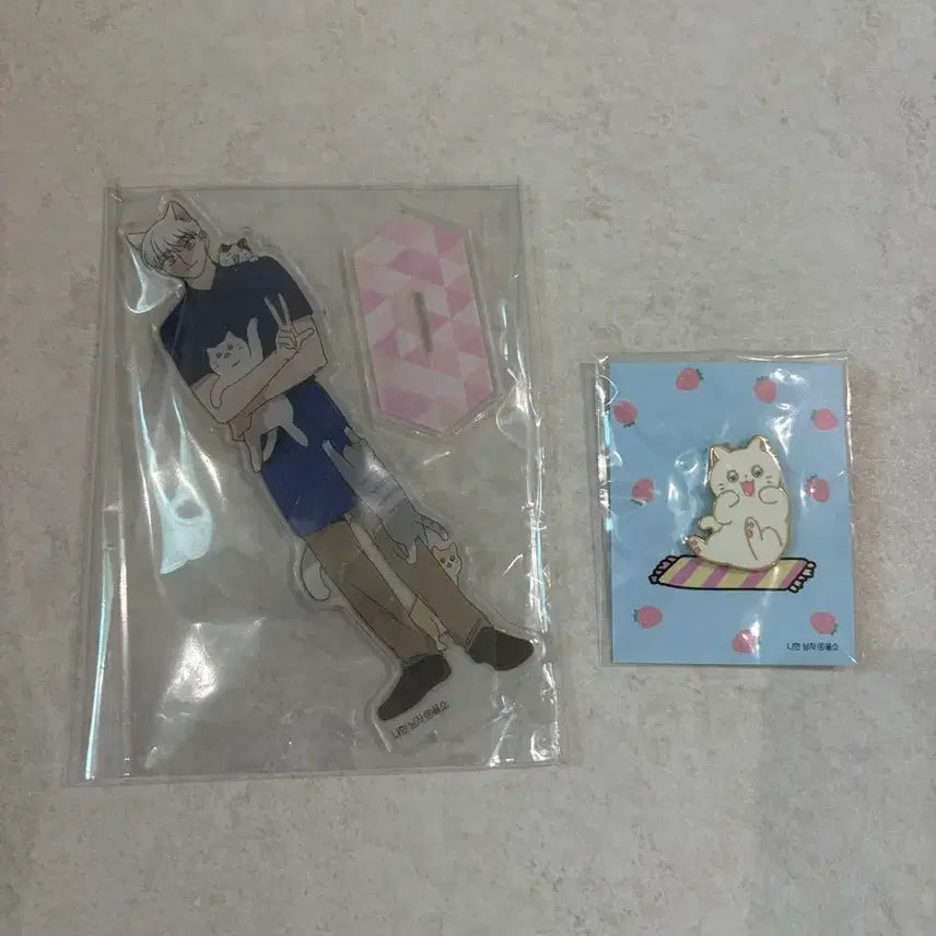 [BUNJANG] Nyahhan Namja Choonbae Acrylic Stand &amp; Badge Bundle Set / 냐한 남자 춘배 아크릴 스탠드 뱃지 일괄